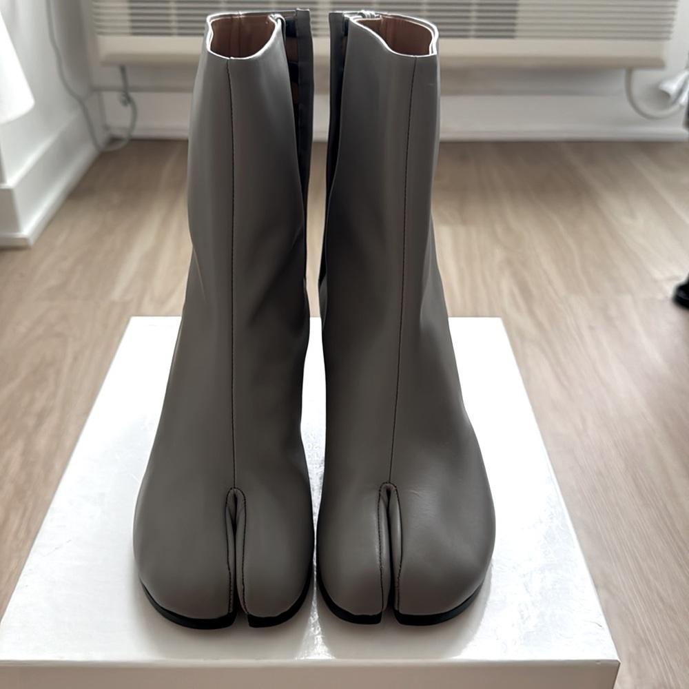 Maison Margiela Grey Low Heel Tabi Boots - brand new